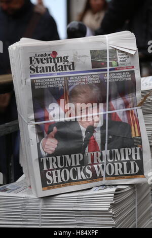 London Evening Standard kündigt den Sieg von Donald Trump auf ihrer Titelseite auf dem Display in der Londoner Oxford Street. Stockfoto