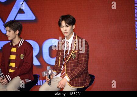 Seoul, Korea. 9. November 2016. 9. November 2016 halten SASTRO Showcese für ihre 3. Mini-Album Herbst Geschichte in Seoul, Korea. (China und Korea Rechte heraus) © TopPhoto/Alamy Live-Nachrichten Stockfoto