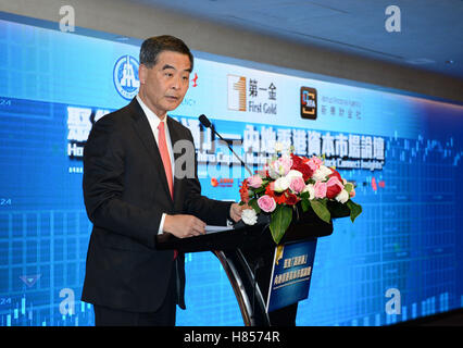 Hong Kong, China. 10. November 2016. Leung Chun-Ying, Hauptgeschäftsführer von Hong Kong spezielle Administrative Region (SAR), spricht während eines Forums auf Shenzhen-Hong Kong Lager in Hongkong, Südchina, 10. November 2016 verbinden. Das Forum startete am Donnerstag. Bildnachweis: Qin Qing/Xinhua/Alamy Live-Nachrichten Stockfoto