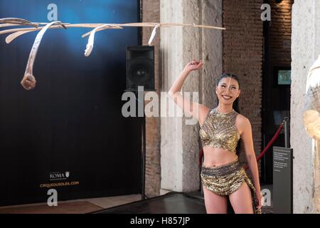 Italien, Rom, 9. November 2016: der Cirque du Soleil tritt bei Mercati Traianei Museum in Rom zur Förderung der kommenden Show "Amaluna" Photo Credit: Fabio Mazzarella/Sintesi/Alamy Live News Stockfoto