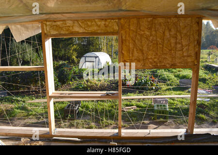 Isolierende Farm Ranch Hauswand mit mineralischen Steinwolle Stockfoto