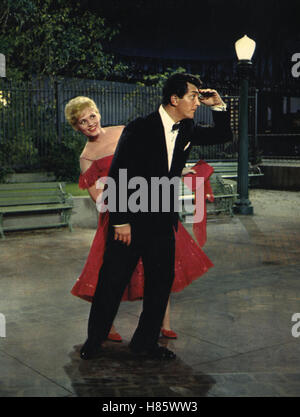 Wie Eilande - Komme ins Haus (BELLS ARE RINGING) USA 1959, Regie: Vincente Minelli, JUDY HOLLIDAY, DEAN MARTIN, Stichwort: Straßenlaterne, Flirt Stockfoto