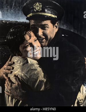 Nur Für Offiziere, s/w (die AMERIKANISIERUNG von EMILY) USA 1964, Regie: Arthur Hiller, JULIE ANDREWS, JAMES GARNER, Stichwort: Uniform, Regen, Umarmung, Glück Stockfoto