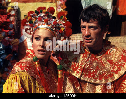 Tollen Abenteuer des Monsieur L., (LES TRIBULATIONS d ' un CHINOIS EN CHINE) sterben F-IT 1965, Regie: Philippe De Broca, URSULA ANDRESS, JEAN-PAUL BELMONDO, Stichwort: Kostüm, Karneval, Fasching, Kopfputz Stockfoto