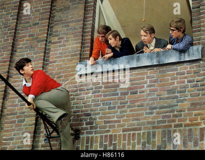 STERBEN LÜMMEL VON DER ERSTEN BANK, Zur Hölle Mit Den Paukern, D 1967, Regie: Werner Jacobs, HANSI KRAUS (li), Stichwort: Kletterpartie Stockfoto