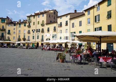 Lucca Italien, Piazza Anfiteatro, Amphitheater Platz Stockfoto