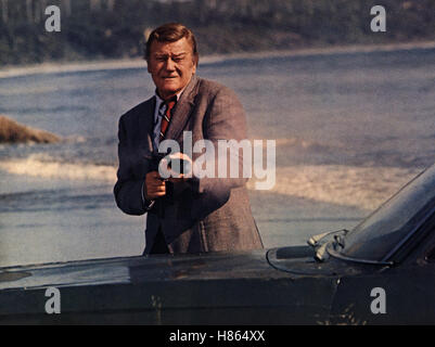 McQ Schlägt Zu, (McQ) USA 1973, Regie: John Sturges, JOHN WAYNE, Stichwort: Waffe, MP, Schiessen, Meer Stockfoto