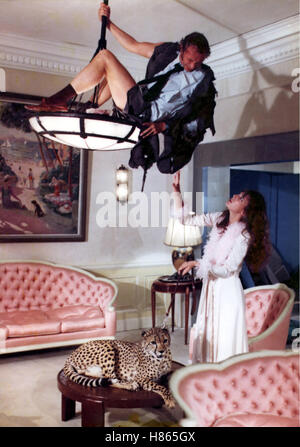 Der Lange Blonde Mit Den Roten Haaren, (LA MOUTARDE mir MONTE AU NEZ) F 1974, Regie: Claude Zidi, PIERRE RICHARD, JANE BIRKIN, Stichwort: Salon, Lampe, Leopard Stockfoto