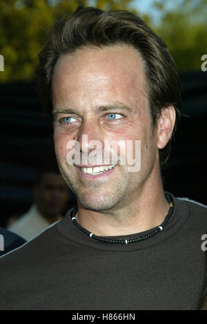 JOHN STOCKWELL BLUE CRUSH Weltpremiere UNIVERSAL Amphitheater BURBANK LOS ANGELES USA 8. August 2002 Stockfoto