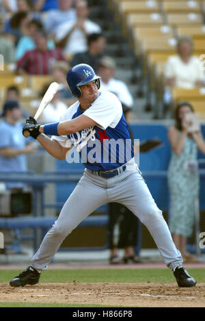 DAVID BOREANAZ HOLLYWOOD Sterne BASEBALL Spiel DODGER STADIUM LOS ANGELES USA 9. August 2002 Stockfoto