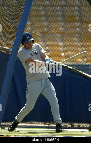 DAVID BOREANAZ HOLLYWOOD Sterne BASEBALL Spiel DODGER STADIUM LOS ANGELES USA 9. August 2002 Stockfoto