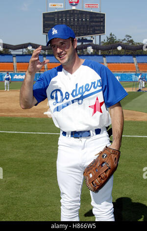 DAVID ARQUETTE HOLLYWOOD Sterne BASEBALL Spiel DODGER STADIUM LOS ANGELES USA 9. August 2002 Stockfoto