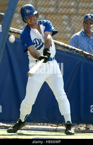 DAVID ARQUETTE HOLLYWOOD Sterne BASEBALL Spiel DODGER STADIUM LOS ANGELES USA 9. August 2002 Stockfoto