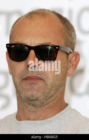 KEITH ALLEN Bären Kuss PHOTOCALL Venedig FILM FESTIVAL Venedig Italien 2. September 2002 Stockfoto