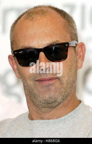 KEITH ALLEN Bären Kuss PHOTOCALL Venedig FILM FESTIVAL Venedig Italien 2. September 2002 Stockfoto