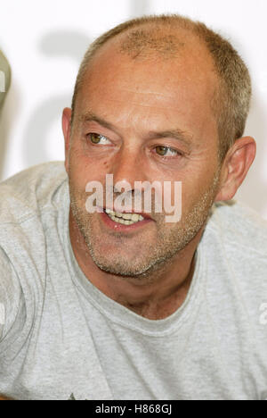 KEITH ALLEN Bären Kuss PHOTOCALL Venedig FILM FESTIVAL Venedig Italien 2. September 2002 Stockfoto