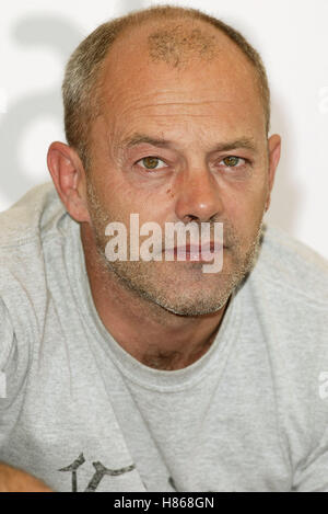 KEITH ALLEN Bären Kuss PHOTOCALL Venedig FILM FESTIVAL Venedig Italien 2. September 2002 Stockfoto