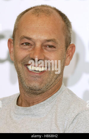 KEITH ALLEN Bären Kuss PHOTOCALL Venedig FILM FESTIVAL Venedig Italien 2. September 2002 Stockfoto