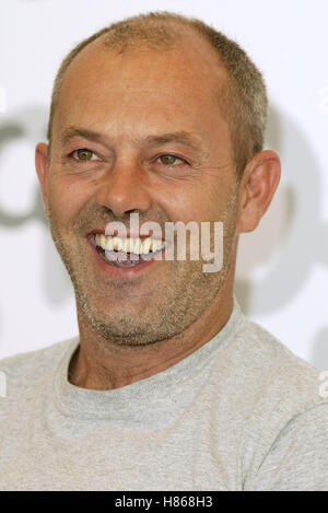 KEITH ALLEN Bären Kuss PHOTOCALL Venedig FILM FESTIVAL Venedig Italien 2. September 2002 Stockfoto