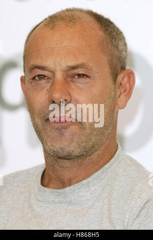 KEITH ALLEN Bären Kuss PHOTOCALL Venedig FILM FESTIVAL Venedig Italien 2. September 2002 Stockfoto