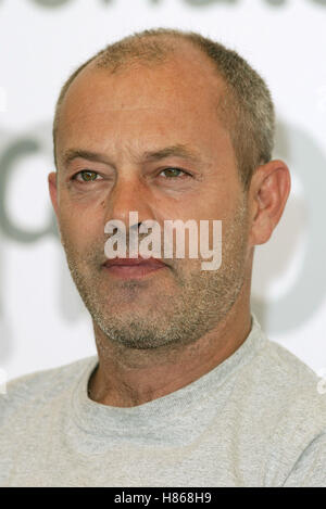 KEITH ALLEN Bären Kuss PHOTOCALL Venedig FILM FESTIVAL Venedig Italien 2. September 2002 Stockfoto