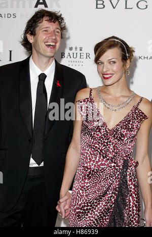 MILLA JOVOVICH PAUL ANDERSON AMFAR GALA Venedig 2002 Venedig FILM FESTIVAL Venedig Italien 04 September 2002 Stockfoto