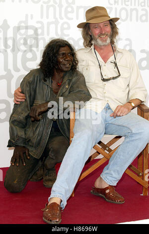 DAVID GULPILIL & ROLF DE HEER der TRACKER PHOTOCALL Venedig FILM FESTIVAL Venedig Italien 6. September 2002 Stockfoto