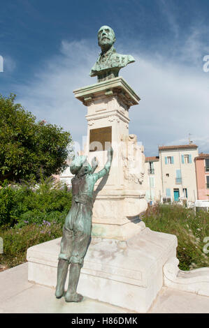 Bronzestatue des Étienne Richaud am Quai de Brescon im Zentrum historischen Insel Stadt Martigues, Provence, Frankreich Stockfoto