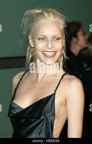 RIE RASMUSSEN FEMME FATALE FILM PREMIERE HOLLYWOOD LA USA 4. November 2002 Stockfoto