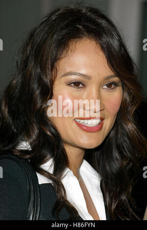 TIA CARRERE, am Ende alle Kriege LA PREMIERE ARCLIGHT Kino HOLLYWOOD LOS ANGELES USA 5. Dezember 2002 Stockfoto