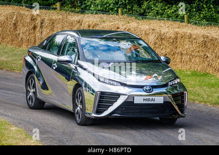 2016 Toyota Mirai Hydrogen Cell Fahrzeug auf die 2016 Goodwood Festival of Speed, Sussex, UK Stockfoto