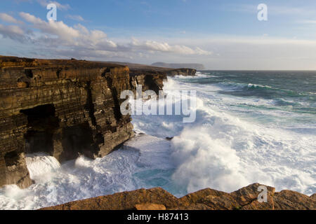 Seegang bei Yesnaby, Orkney Stockfoto