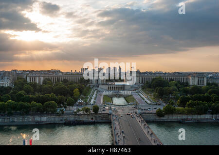 Luftaufnahme von Paris und Abend-Fluss, Frankreich Stockfoto