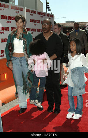 EDDIE MURPHY & Familie DADDY DAY CARE FILM PREMIERE MANN nationalen WESTWOOD LOS ANGELES USA 4. Mai 2003 Stockfoto