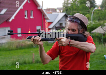 Tarnung Luftgewehr Gewehr mit Zielfernrohr Stockfotografie Alamy