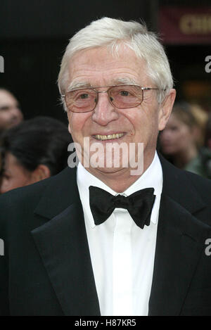 MICHAEL PARKINSON TV BAFTAS LONDON ENGLAND 13. April 2003 Stockfoto