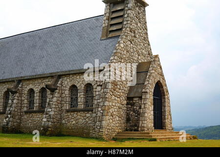 Beeindruckende Küstenlandschaft von Etretat in der Normandie Stockfoto