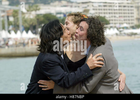 JACKIE CHAN CECILE DE FRANCE & STEVE COOGAN CANNES FILM FESTIVAL CANNES Frankreich 18. Mai 2003 Stockfoto