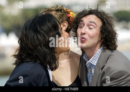 JACKIE CHAN CECILE DE FRANCE & STEVE COOGAN CANNES FILM FESTIVAL CANNES Frankreich 18. Mai 2003 Stockfoto