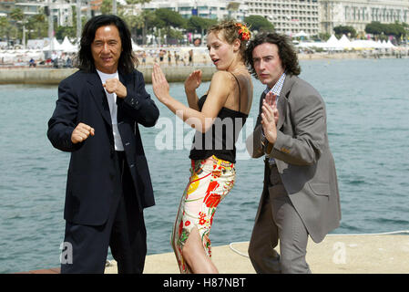 JACKIE CHAN CECILE DE FRANCE & STEVE COOGAN CANNES FILM FESTIVAL CANNES Frankreich 18. Mai 2003 Stockfoto