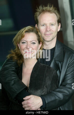 TRACY SHAW & JASON CONNERY BLUE ROOM (Theater) FOTOTERMIN der LOWRY SALFORD QUAYS MANCHESTER 19. Mai 2003 Stockfoto