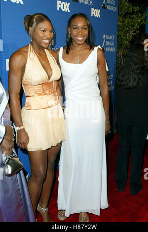 SERENA & VENUS WILLIAMS 34TH NAACP IMAGE AWARDS UNIVERSAL Amphitheater BURBANK LOS ANGELES USA 8. März 2003 Stockfoto