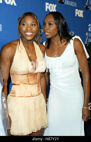 SERENA & VENUS WILLIAMS 34TH NAACP IMAGE AWARDS UNIVERSAL Amphitheater BURBANK LOS ANGELES USA 8. März 2003 Stockfoto