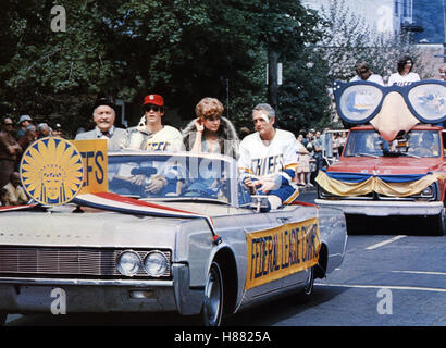 Schlagschuß, (SLAP SHOT) USA 1977, Regie: George Roy Hill, STROTHER MARTIN, MICHAEL ONTKEAN, LINDSEY CROUSE, PAUL NEWMAN, Stichwort: Parade, Cabrio Stockfoto