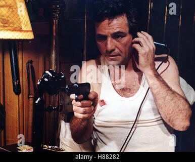 Der Schmalspurschnüffler, (die billige DETECTIVE) USA 1977, Regie: Robert Moore, PETER FALK, Stichwort: Langwaffen, Telefon, Unterhemd Stockfoto