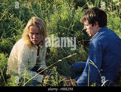 Der Mann Mit der Stahlkralle (ROLLING THUNDER) USA 1977, Regie: John Flynn, LINDA HAYNES, WILLIAM DEVANE, Stichwort: Wiese Stockfoto