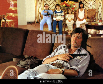 Der Unheimliche Fremde, (Achtung LES ENFANTS REGARDENT) F 1977, Regie: Serge Leroy, ALAIN DELON, Stichwort: Sofa, Waffe, Kinder Stockfoto