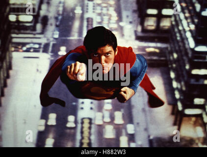 Superman, (SUPERMAN) GB 1978, Regie: Richard Donner, CHRISTOPHER REEVE, Key: Fliegen, Häuserblock Stockfoto