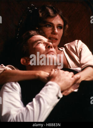 Unter Dem Vulkan (unter dem Vulkan) USA 1984, Regie: John Huston, ALBERT FINNEY, JACQUELINE BISSET, Stichwort: Paar, Umarmung Stockfoto