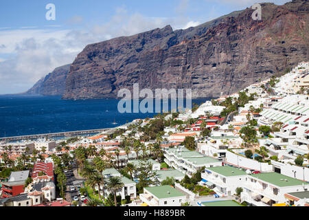 Los Gigantes-Dorf und Acantilado de Los Gigantes, Teneriffa, Kanarische Inseln, Spanien, Europa Stockfoto